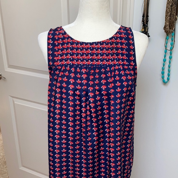 Beautiful light weight sleeveless blouse - Picture 1 of 3